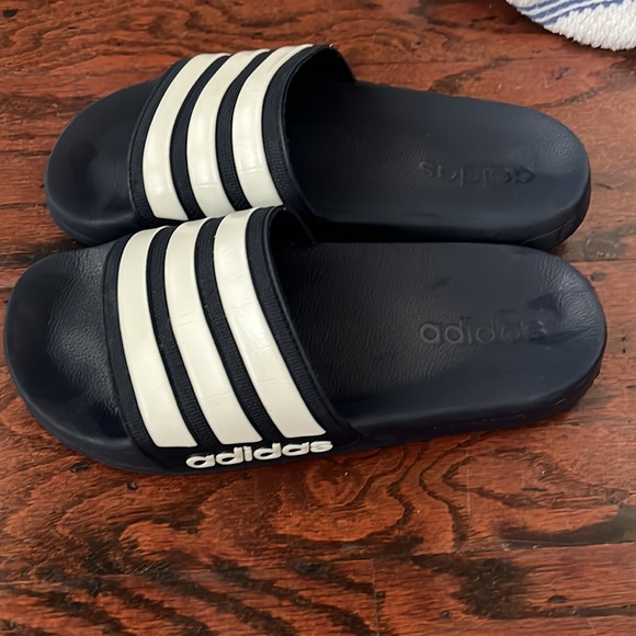 adidas navy blue flip flops